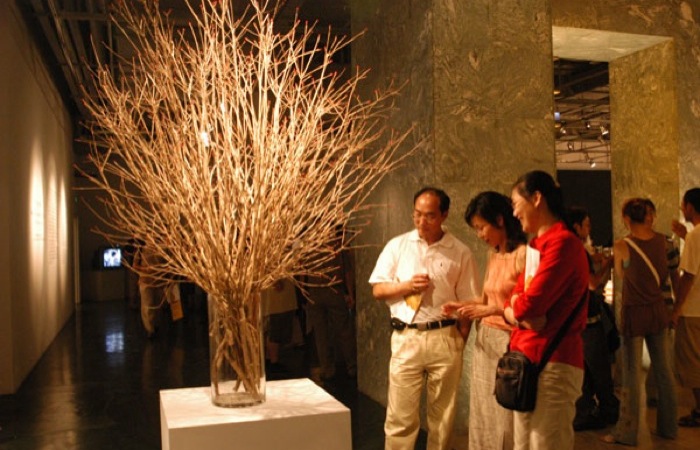 XuBing_05_Match-Flower-with-visitors_LG_conflict-20131121-013947.jpg