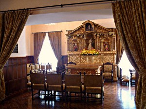 Wikimedia Commons "Oratorio del Palacio de Carondelet"